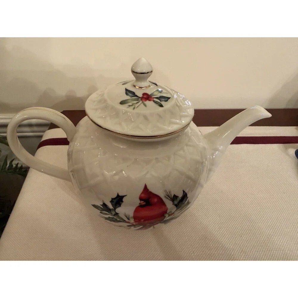 Lenox Winter Greetings Teapot Cardinal Holly Christmas Holiday
